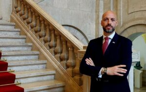 CHEGA MP claims Brazilian mafia has infiltrated workforce at Lisbon Airport