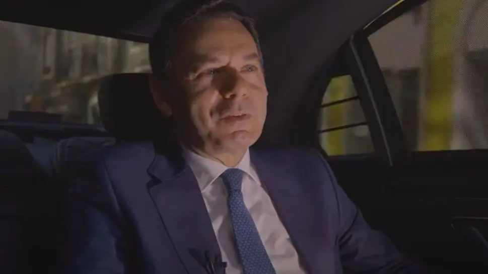 PM happily recording video without seatbelt